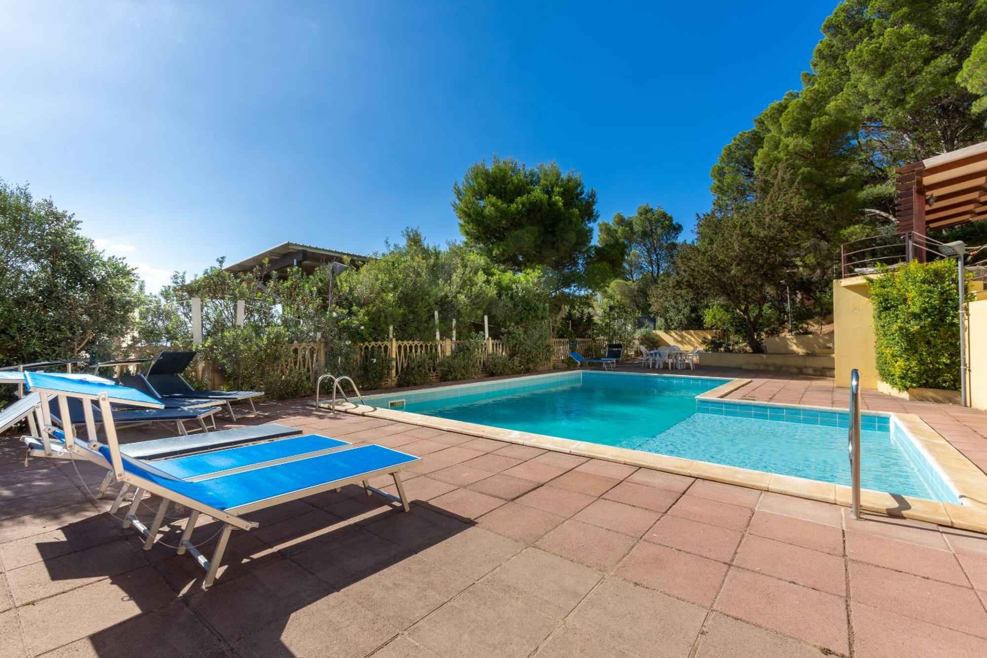 Aetos Home With Shared Swimming Pool - Porto Pino Hill Εξωτερικό φωτογραφία